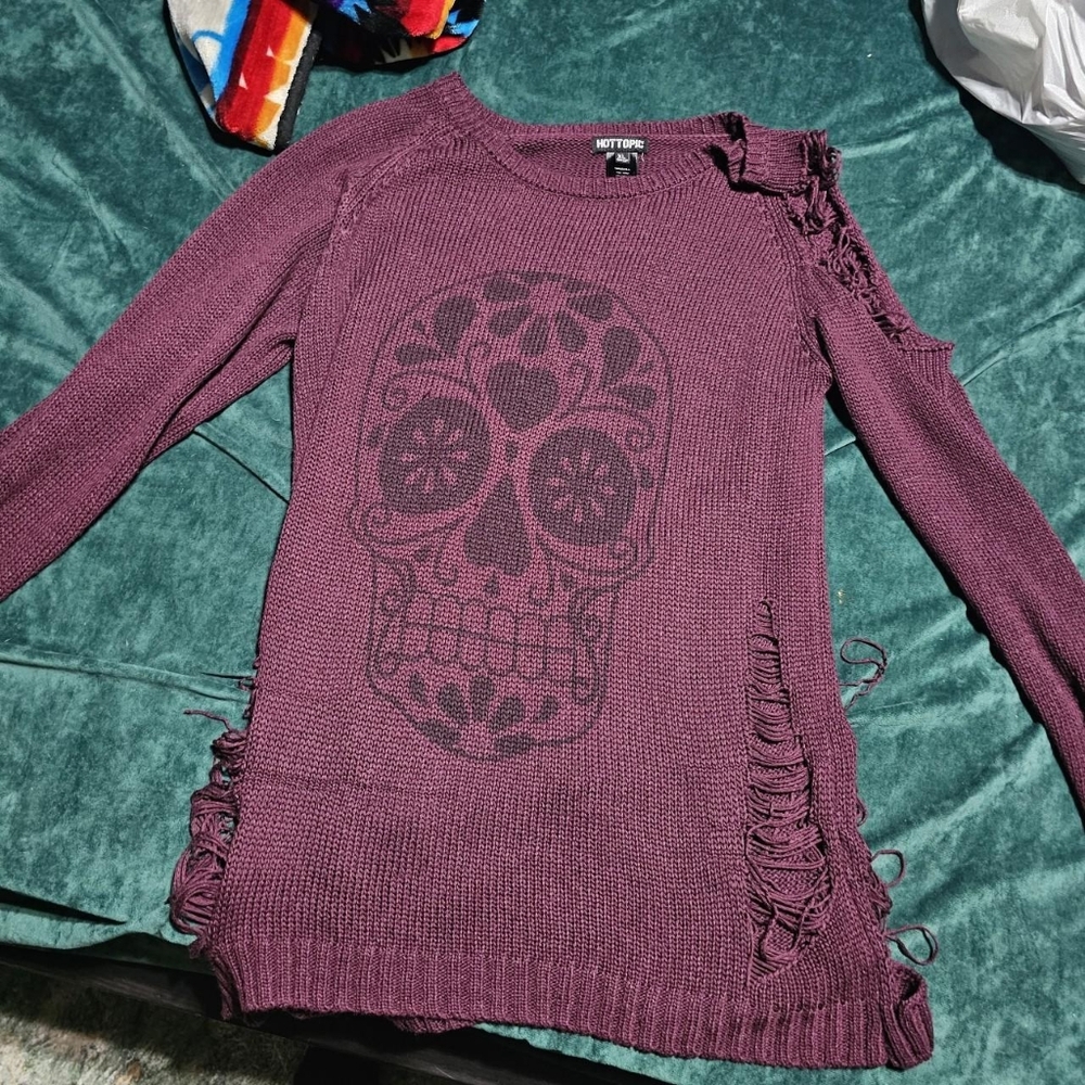 Extra Large Skull Hot Topic Sweater Bundle - image 3